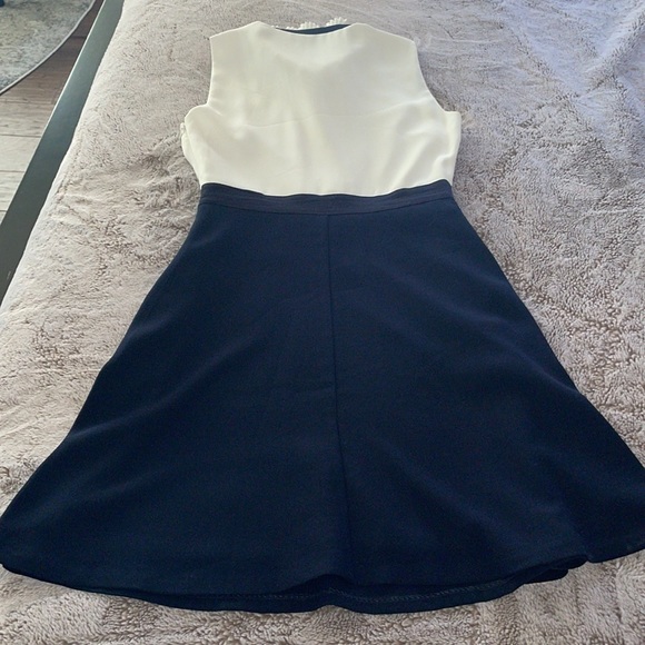 CeCe, NEW Condition, Navy Ruffle Color Block, Tie Neck - Picture 6 of 9
